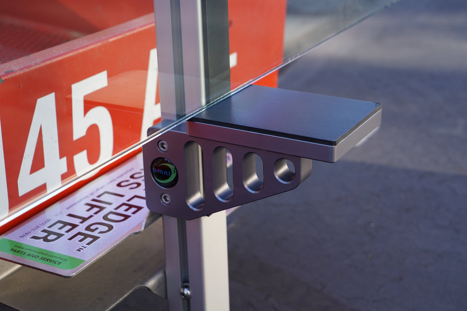 Omni Cubed® EZ Ledge™ Glass Lifter